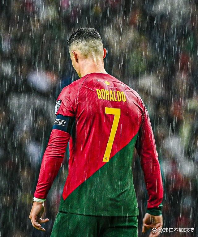 战术奏效！C罗双翼齐飞压制曼联整场无力还手！的简单介绍