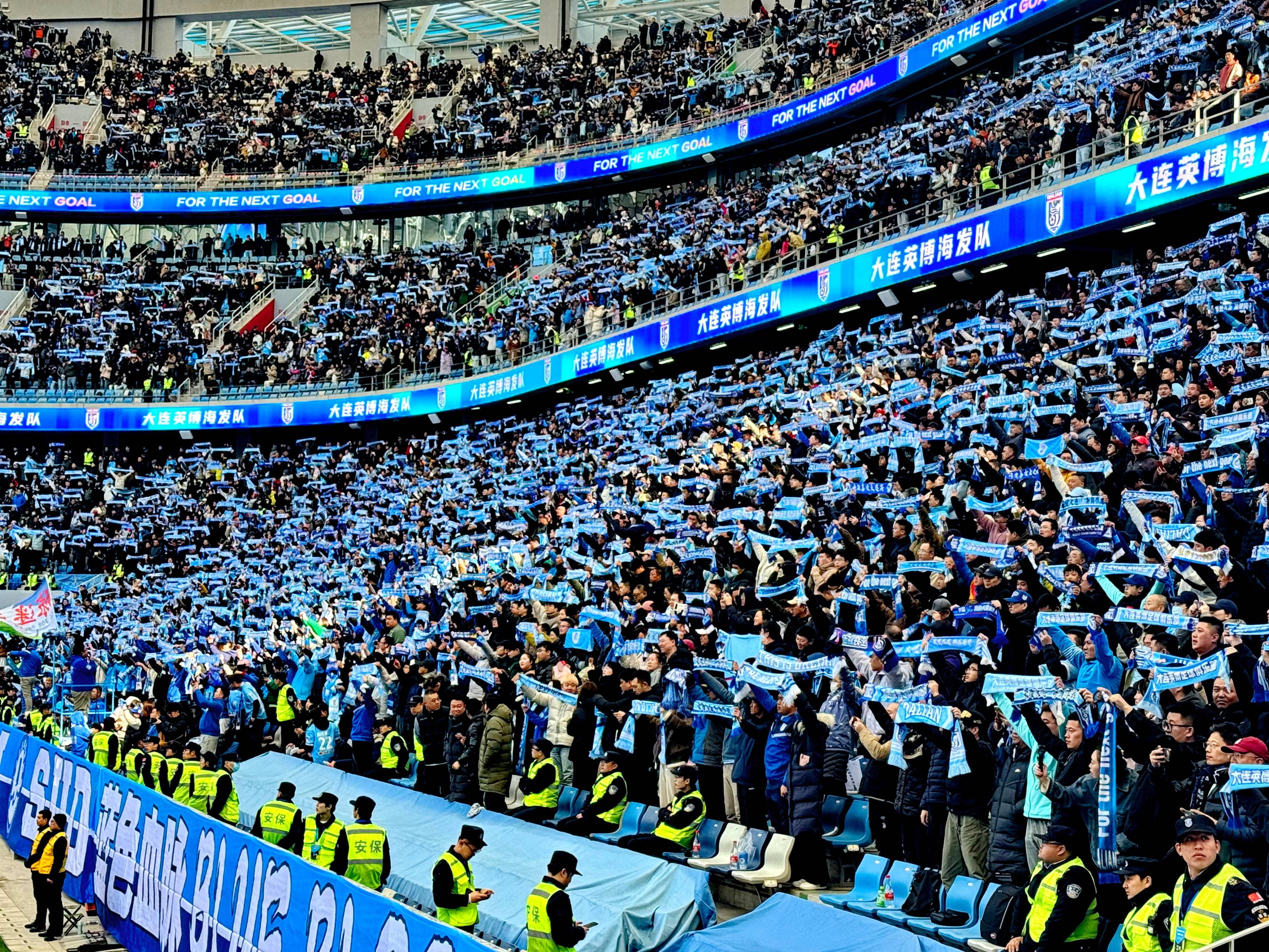 本菲卡开场5分钟连进两球，申花防线形同虚设！的简单介绍