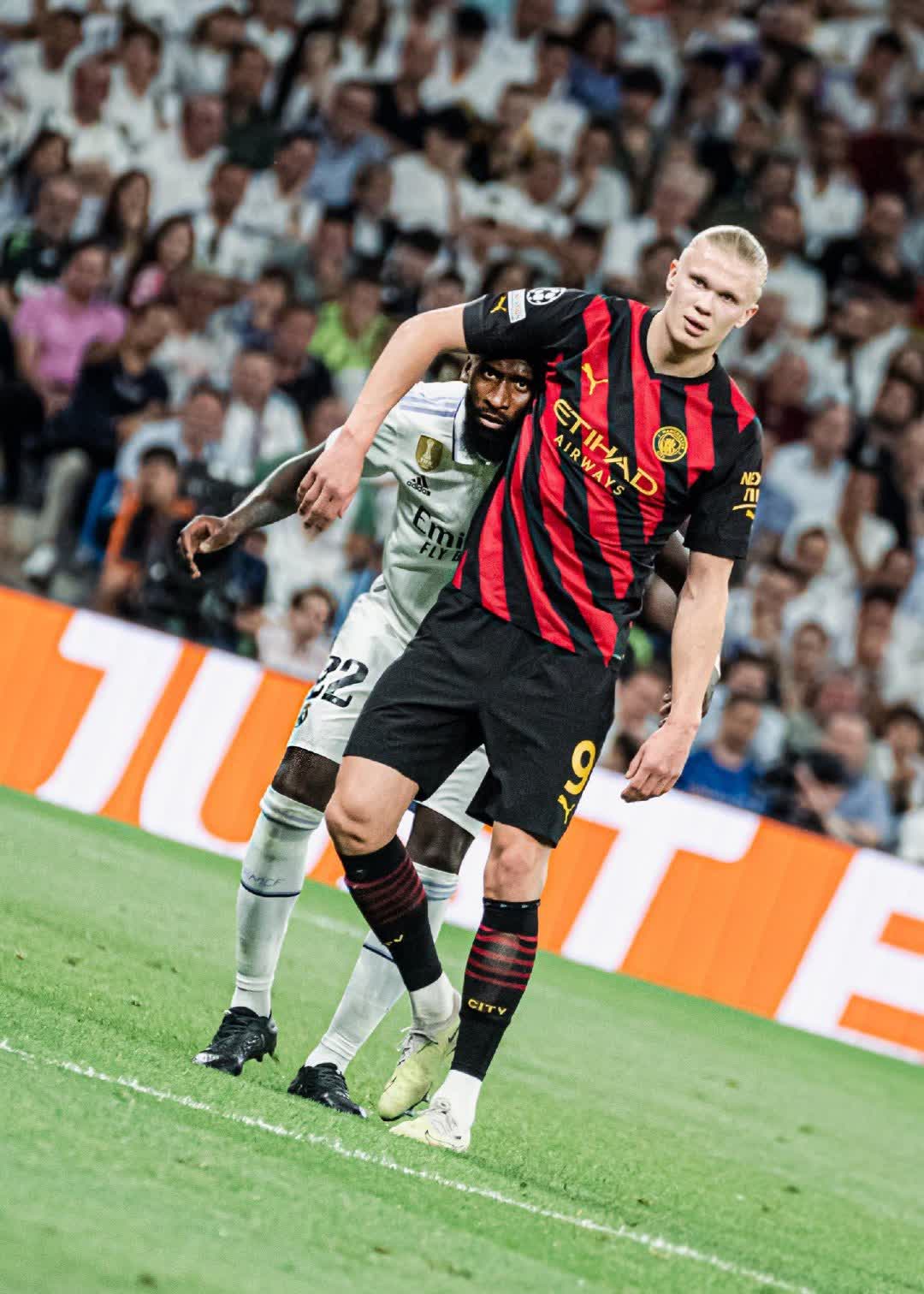 包含哈兰德连续五场比赛得分超过赛事规则更新，巴塞罗那挑战极限！的词条